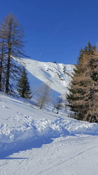 Snötäckt Bergslandskap Skidområdet Kaprun Österrikiska Alperna — Stockfoto