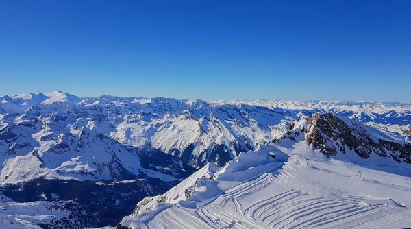 雪覆盖的山风景在 Kprun 滑雪区奥地利阿尔卑斯山 — 图库照片