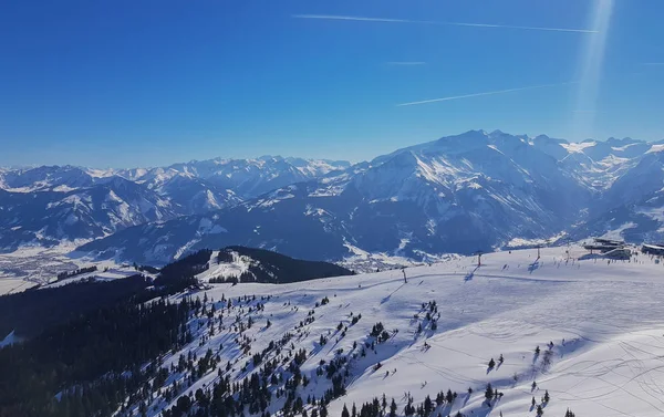 カプルーン スキー場オーストリア アルプスで山の風景が雪に覆われています — ストック写真