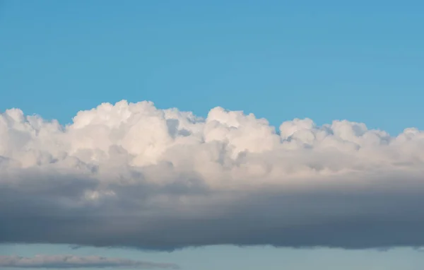 Große Regenwolken Sammeln Sich Himmel — Stockfoto