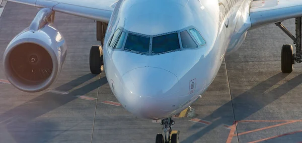 Airplane handling at a gate at Hamburg airport