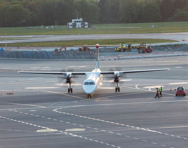 Перевозка Самолетов Аэропорту Гамбурга — стоковое фото