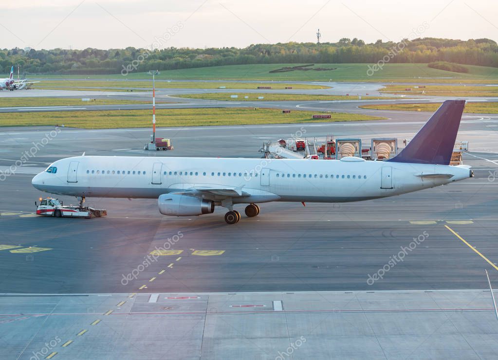 Airplane handling at a gate at Hamburg airport