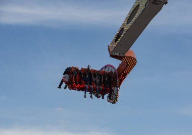 Hamburg Limanı Festivali'nde Dev Güçlendirici Rides Atlıkarınca