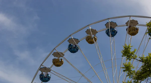 Grande Roue Ferris Devant Ciel Bleu Vif — Photo