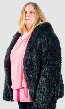 kürk ceket giyen kadın model