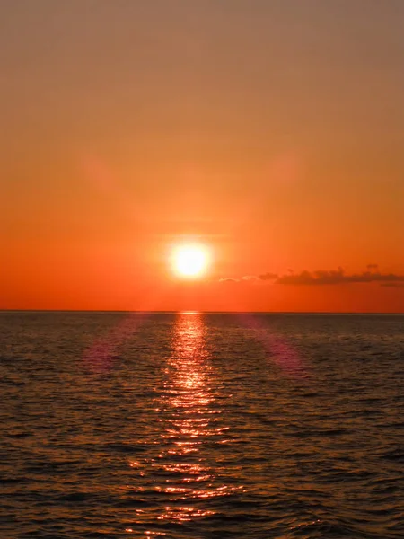 モルディブのビーチの夕日 — ストック写真