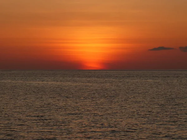 モルディブのビーチの夕日 — ストック写真