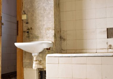 Lost Place eski üst oda villa konut ev alanları parçalanmadan önce