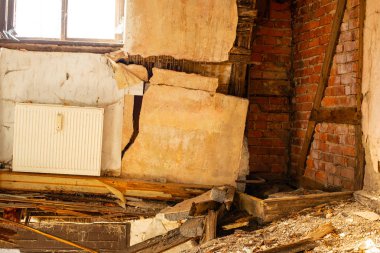 Lost Place eski üst oda villa konut ev alanları parçalanmadan önce