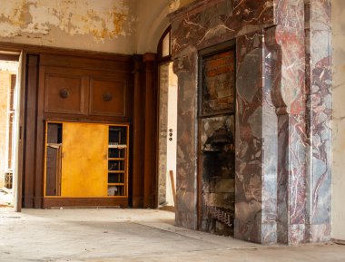 Lost Place eski üst oda villa konut ev alanları parçalanmadan önce