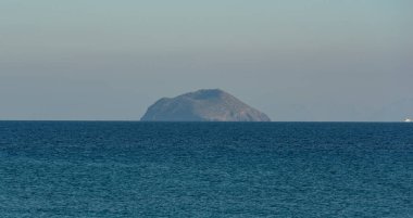 Dağ adası Stongyli Yunanistan havadan