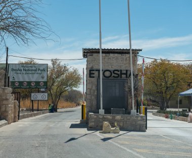 Namibya 'daki Etosha Ulusal Parkı' na giriş ve çıkış