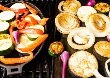 Vejetaryenleri ızgarada kızartan sebzeler.