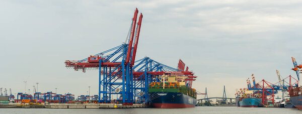 Container Terminal Eurogate Burchardkai in Hamburg, loading and unloading by the shipping company Container Schiffe APL, HMM and in the background the Khlbrand Bridge 