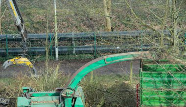 Endüstriyel öğütücüde dal ve dal öğütme