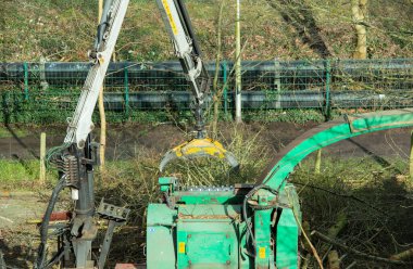 Endüstriyel öğütücüde dal ve dal öğütme