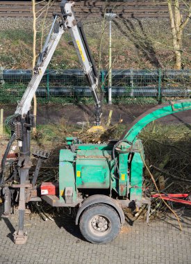 Endüstriyel öğütücüde dal ve dal öğütme