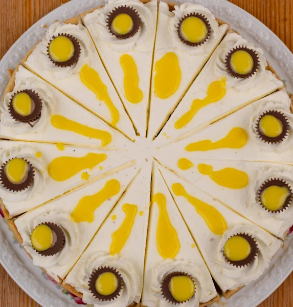 Yaz Için Kremalı Yumurta Likörü Meyveli Pasta Kremalı Pasta — Stok fotoğraf