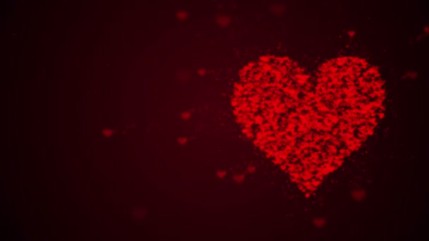 Corazón rojo está aislado sobre fondo borgoña. La acumulación de pequeños corazones crea un gran corazón. Correcta asignación. Se está ampliando todo el corazón. De cerca. Copiar espacio . — Vídeo de stock