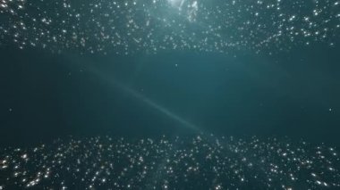 Mavi arkaplanda 4k ışık ve işaret fişeği videosu.