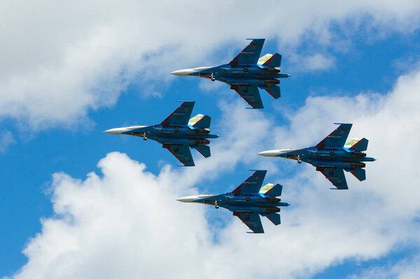 aerobatics "Rhombus", performed By Russian Knights