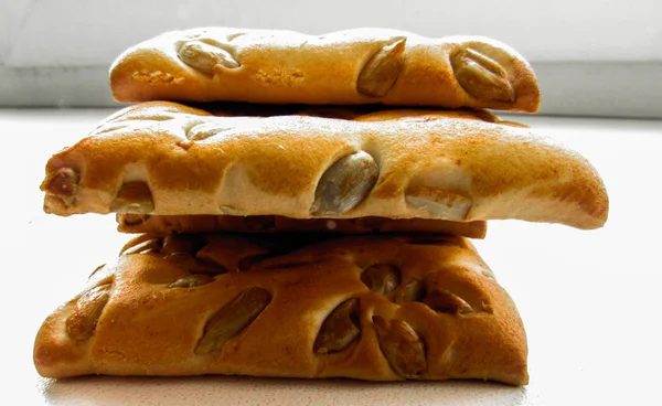 Galletas Crujientes Centeno Con Semillas Girasol Aisladas Sobre Fondo Blanco — Foto de Stock