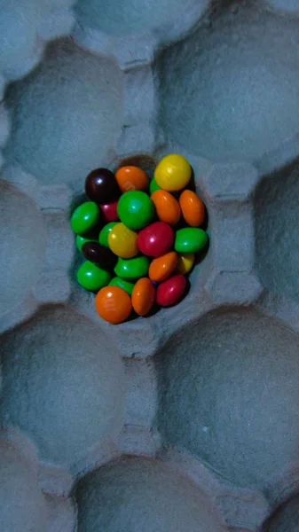 Regenbogen Bunte Bonbons Beschichtete Schokoladenstücke Einer Schüssel — Stockfoto