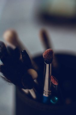 Makro arkaplan deseni duvar kağıdında makyaj fırçaları