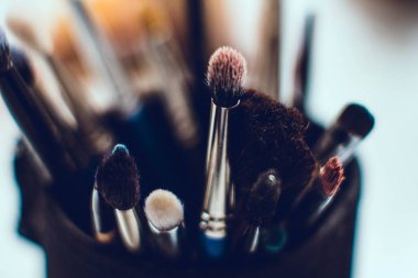 Makro arkaplan deseni duvar kağıdında makyaj fırçaları