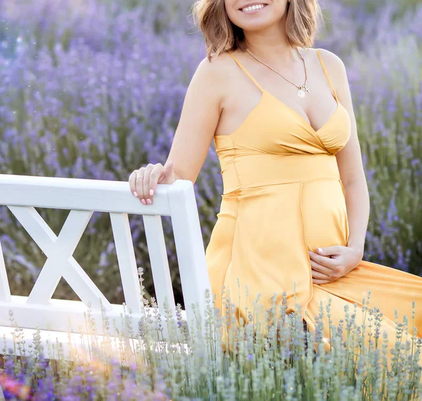 Young girl waiting for a baby walks in lavender — Stock Photo, Image