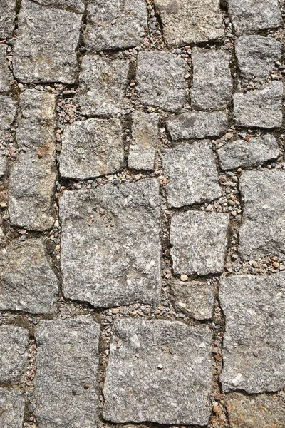 Ancienne passerelle piétonne dans la rue pavée de pierres — Photo