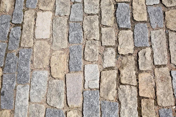 Alter Fußweg auf der Straße mit Steinen gepflastert — Stockfoto