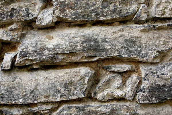 Echte Steinmauer aus antiken Steinen von grau-beiger Farbe — Stockfoto