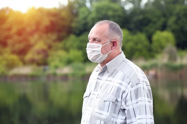 Ώριμος Άντρας Προστατευτική Μάσκα Που Αποτρέπει Μια Επιδημία Ένας Άντρας — Φωτογραφία Αρχείου
