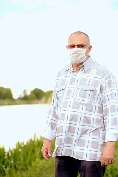 Ώριμος Άντρας Προστατευτική Μάσκα Που Αποτρέπει Μια Επιδημία Ένας Άντρας — Φωτογραφία Αρχείου