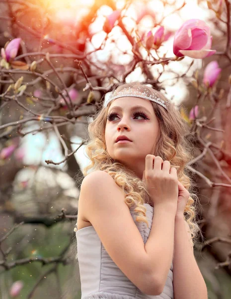 Young Beauty Blonde Jewelry Hair Silver Dress Long Train Garden — Stock Photo, Image