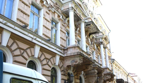 Ukrajna Odessa 2018 Július Ősi Építészeti Épületek Zsanéros Erkéllyel Múlt — Stock Fotó
