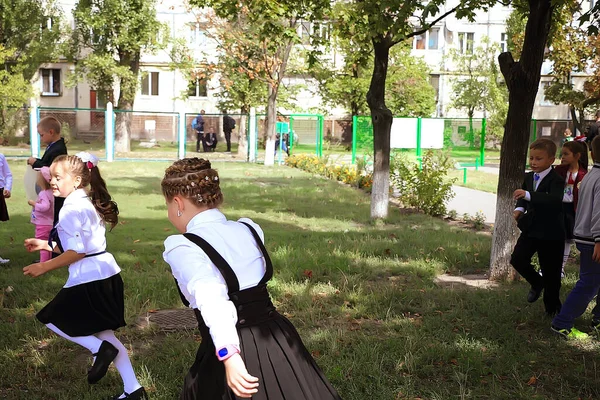 Kiev Ucraina Settembre 2018 Buoni Alunni Delle Scuole Elementari Giocano — Foto Stock