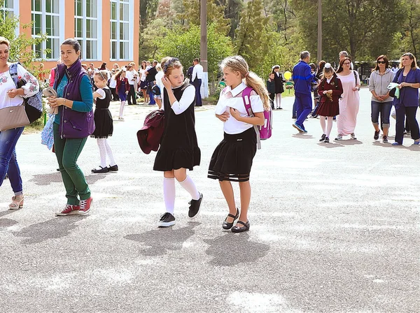 Kiev Ucrania Septiembre 2018 Las Colegialas Felices Van Escuela Septiembre — Foto de Stock