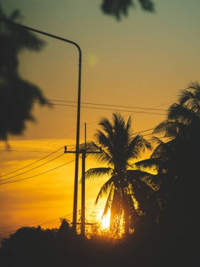 gün batımı veya gökyüzü veya alacakaranlıkta