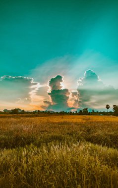 alan bulutlar gün batımı ile