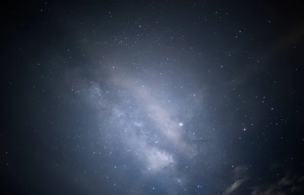 Vintergatan Med Parabolantenn Natten — Stockfoto