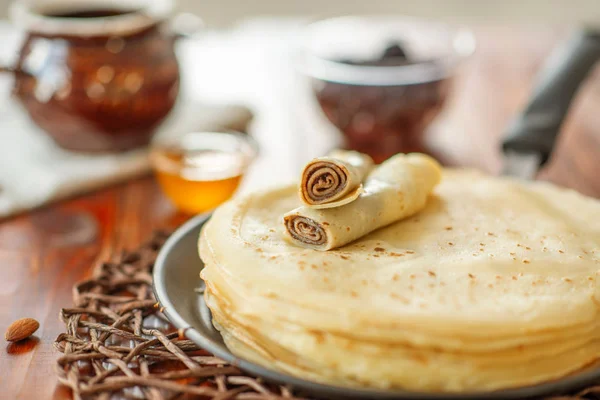 Une Pile Crêpes Maison Sur Une Poêle Avec Chocolat Sur — Photo