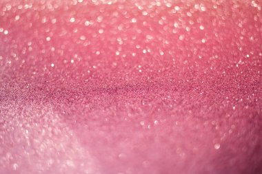 Güneşin ışıltılı arka planında parlak parlak parlak bokeh ile güzel pembe pullar.