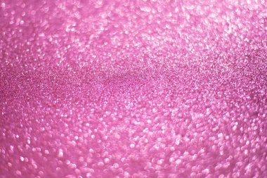 Pembe parlak bir arka planda ışıldıyor. Pembe pullar arka plan bulanıklığı