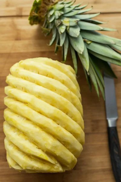 Ripe Perfectly Peeled Pineapple Wooden Background — Stock Photo, Image