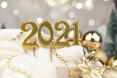 Altın Bokeh geçmişi üzerine 2021 numara. Yeni yıl havası, Noel, tebrik kartı, yeni yıl geçmişi..