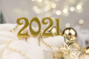 Altın Bokeh geçmişi üzerine 2021 numara. Yeni yıl havası, Noel, tebrik kartı, yeni yıl geçmişi..