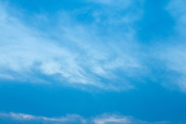 Yumuşak ve renkli gökyüzü akşam bulut